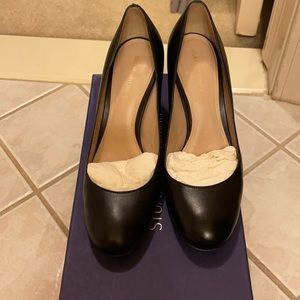 Stuart Weitzman leather round toe pumps